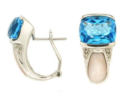 8.25cts Blue Topaz and 0.07cts...